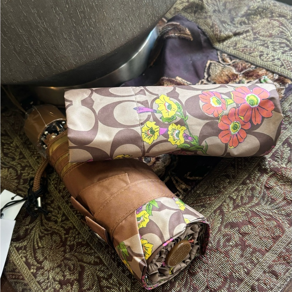 Authentic COACH floral signature mini UV retractable nylon umbrella w sleeve